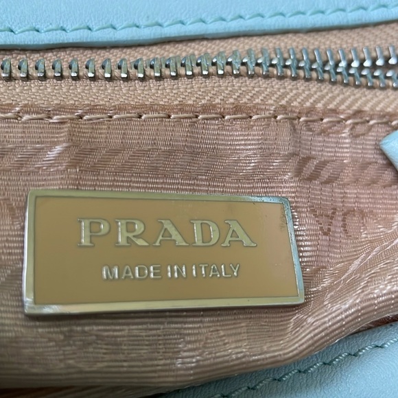 Vintage baby blue/silver Prada leather bag with certificate of authenticity - Picture 14 of 17
